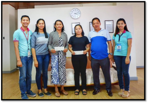 ECC grants cash assistance. ECC REU-10 personnel together with (L-R): PCpl Edne Gaid, PSMS Alice Balido, Vivian Magno (wife of PSMS Magno) and Dir. Atheneus Vasallo of DOLE-X